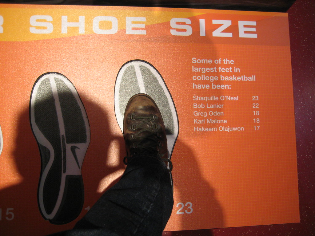 what size shoe is shaq